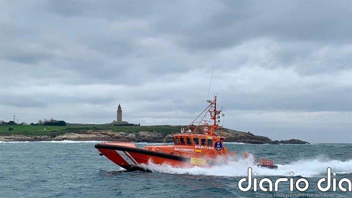Rescatados 20 migrantes que viajaban en una patera y avistada otra este sábado en Mojácar (Almería)