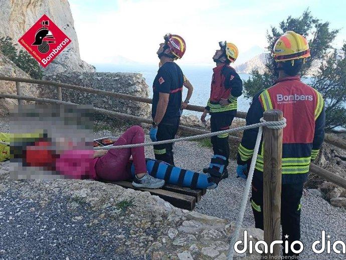 Rescatan en helicóptero a un senderista tras caer en el ascenso del Peñón de Ifach de Calp
