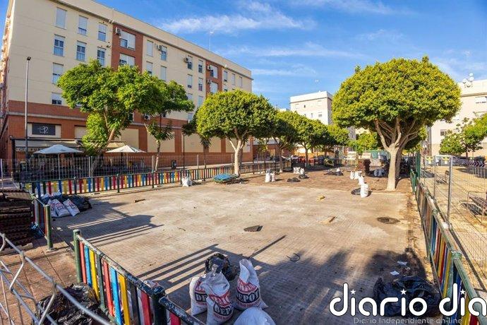 San Fernando (Cádiz) inicia la instalación de la nueva zona infantil en la Plaza de las Alegrías