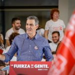 Sánchez carga contra Feijóo por sus planes sobre Igualdad y el aborto: "Criarse entre mujeres no te hace feminista"