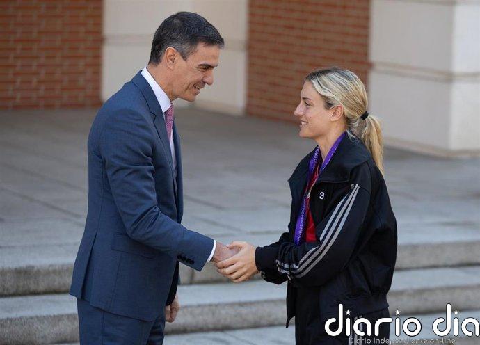 Sánchez celebra la victoria de Alexia Putellas, tras ganar el Balón de Oro: "El fútbol español vuelve a hacer historia"