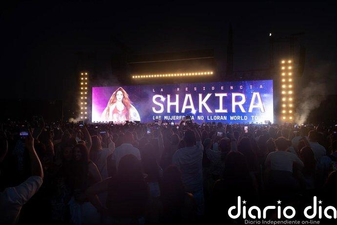 Shakira sube a Dua Lipa al escenario en su octavo concierto en Madrid para cantar 'Antología'