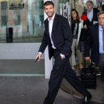 Shakira y Piqué, tras su cara a cara en los juzgados: la cercanía de la cantante y la sonrisa del exfutbolista