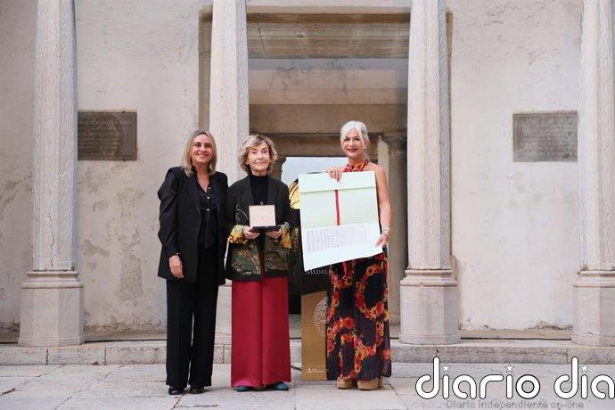 Soledad Sevilla recibe en Granada la Medalla de Honor de la Fundación Pública Andaluza Rodríguez-Acosta 2025