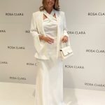 Stephanie Cayo, vestida de novia y presumiendo de anillo ¿de compromiso? responde a su boda con Alejandro Sanz