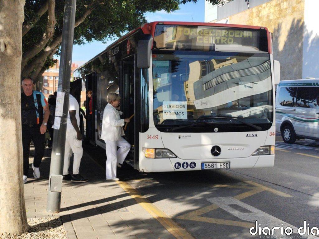 Surbus anuncia la desconvocatoria de la huelga de transporte urbano en Almería, que vuelve a la "normalidad"