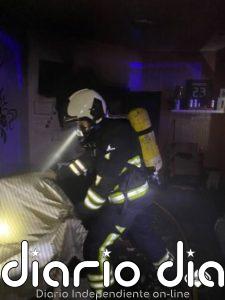 Susto de madrugada en Villaviciosa: desalojan un edificio por el incendio en una peluquería