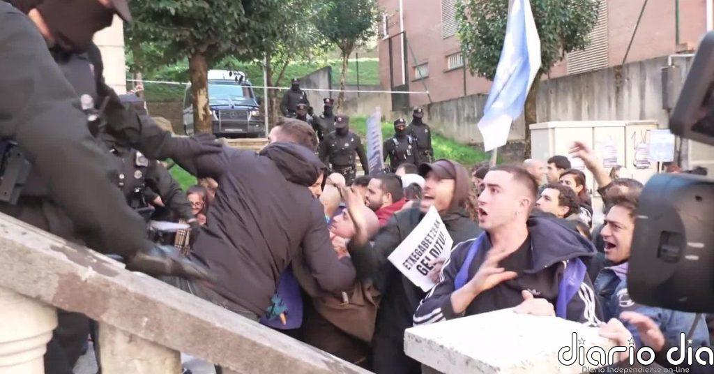 Tensión en el desahucio de una vecina de Arrigorriaga, Bizkaia