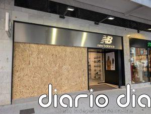 Tiendas del centro de València protegen escaparates ante posibles disturbios y valoran adelantar su cierre este sábado