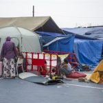 Traslado un grupo de 300 mujeres al nuevo campamento provisional de Caballería en Ceuta