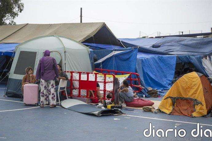 Traslado un grupo de 300 mujeres al nuevo campamento provisional de Caballería en Ceuta