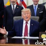 Trump dice que "se acerca el momento" de llegar a un acuerdo con Irán o "quizás volarlos por los aires"