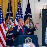 Trump felicita el Día de Colón cargando contra la izquierda por la vandalización de monumentos en años anteriores