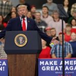 Trump pide fusilar a quienes filtran información confidencial e ironiza con la falta de líderes en Irán