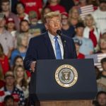 Trump se desentiende de la autoproclamación de "presidente electo" de Flávio Bolsonaro
