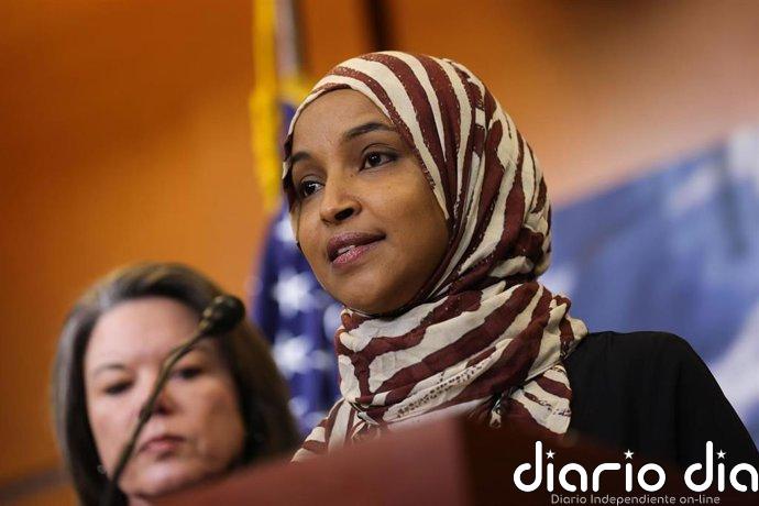 Trump sugiere que la congresista Ilhan Omar "podría ir a la cárcel" en plena investigación por fraude migratorio