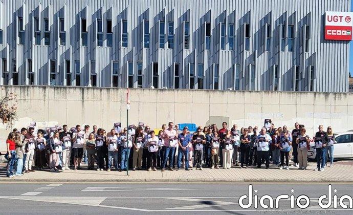 UGT y CCOO se concentran en Granada en memoria de Maricarmen y piden frenar la especulación inmobiliaria