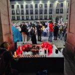 Un centenar de personas guardan silencio en la Porticada de Santander: "Maricarmen vive, la lucha sigue"