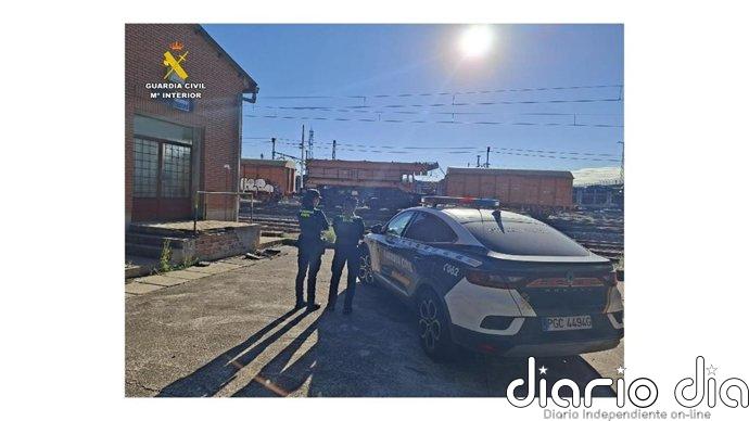 Un detenido y otro investigado por robar mil litros de combustible de una locomotora en Venta de Baños