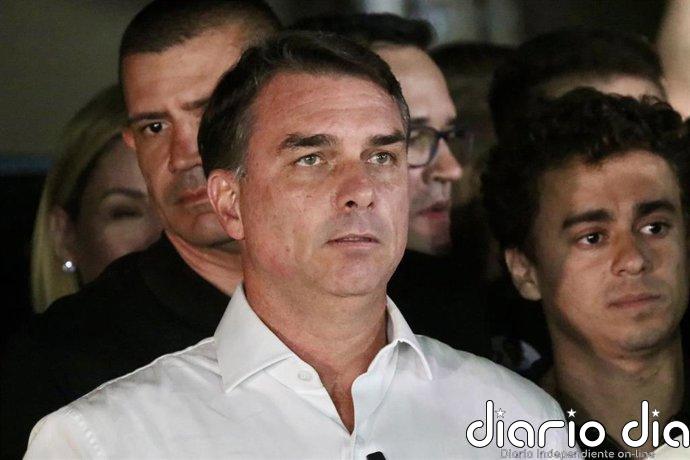 Un diputado de Flávio Bolsonaro anuncia que el excandidato presidencial ha partido rumbo al "exilio" en EEUU