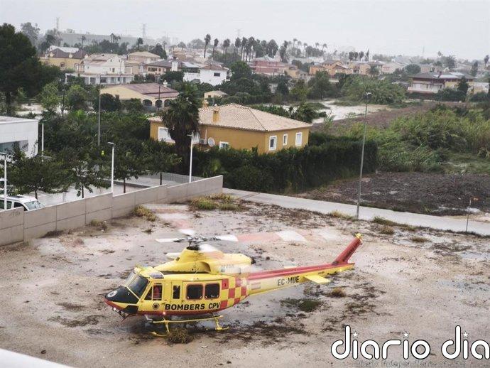 Un dispositivo especial de helicópteros realiza "centenares" de rescates a personas atrapadas por el agua
