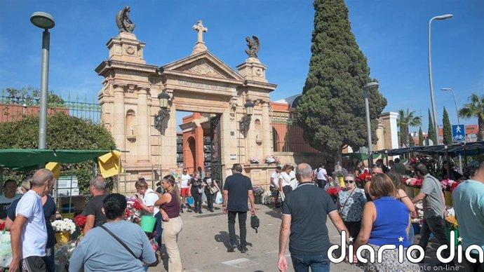 Un dispositivo especial por Todos los Santos facilita las visitas a los cementerios de Almería hasta el 2 de noviembre