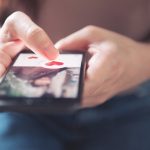 Un informe de UNAD muestra que más de la mitad de mujeres atendidas por adicciones sin sustancia en 2025 eran menores