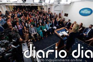 Un juez extiende el acceso a CNN, MS NOW y Politico a la Casa Blanca y considera inconstitucional el veto de Trump