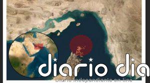 Un petrolero se incendia en el estrecho de Ormuz tras sufrir un impacto que Irán atribuye al choque con una mina