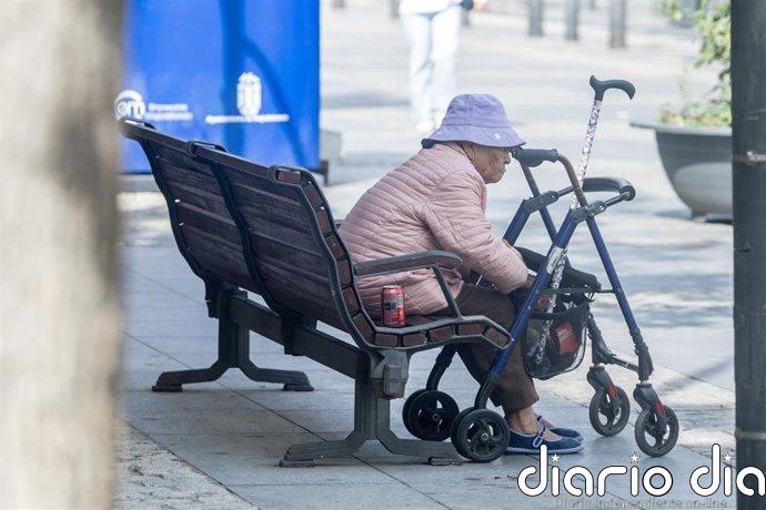 Un total de 236.736 personas están a la espera de la dependencia, un 16,6% menos que hace un año, según el Imserso