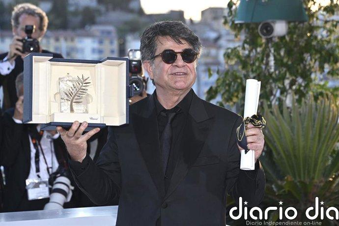 Un tribunal iraní condena al aclamado cineasta Jafar Panahi a cinco años de cárcel y confisca sus bienes