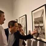 Una exposición que recorre medio siglo de imágenes de la Endiablada de Almonacid reúne a fotógrafos de talla mundial