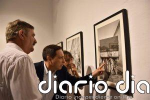 Una exposición que recorre medio siglo de imágenes de la Endiablada de Almonacid reúne a fotógrafos de talla mundial