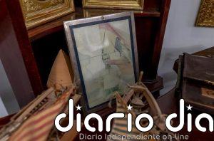 Una foto de Juan Carlos I dedicada a Franco y varios retratos del dictador, a subasta mañana entre los objetos de Meirás