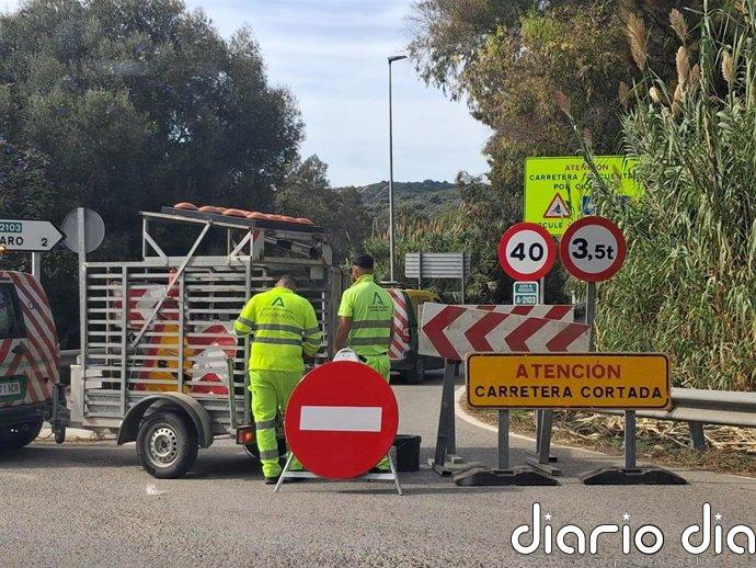 Una incidencia en la estructura del puente metálico de la A-2103 en San Roque (Cádiz) obliga a su cierre temporal