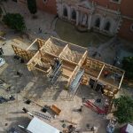 Una instalación efímera con sello UPV acerca la arquitectura a la Plaza del Patriarca
