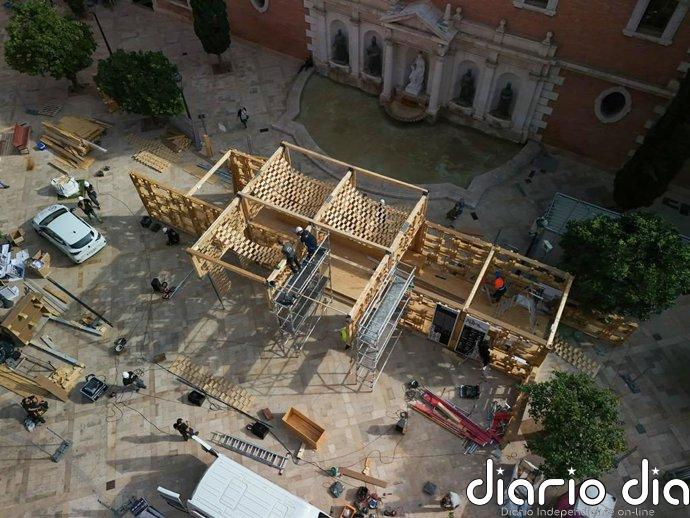 Una instalación efímera con sello UPV acerca la arquitectura a la Plaza del Patriarca