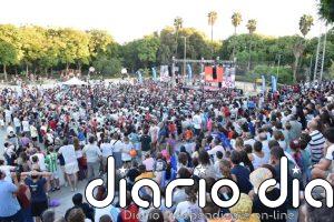 Unas 2.500 personas asisten al espectáculo solidario de Fútbol Freestyle en el Parque de los Príncipes de Sevilla