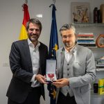 Urtasun impone la Encomienda de Alfonso X el Sabio al director de orquesta David Afkham