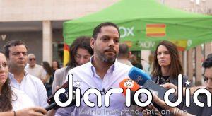 Vox promete deportar a todos los migrantes en situación irregular si alcanza una "fuerza suficiente" tras el 29N